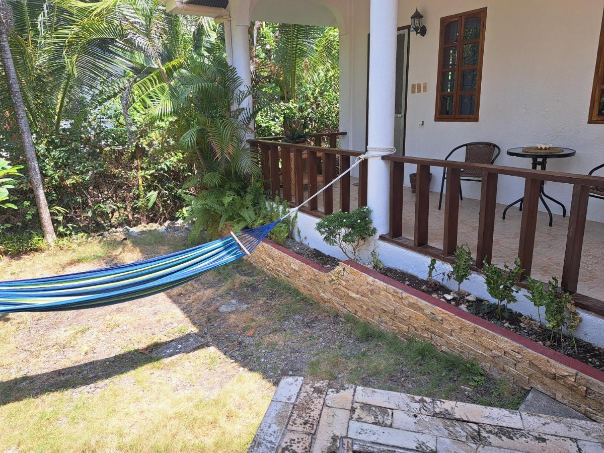 Palmera Palma Private 1-Br Bungalow In Moalboal Exterior photo